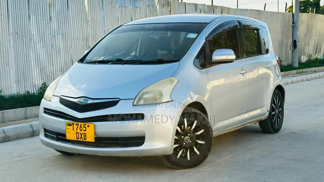 Toyota Ractis 2008 Silver