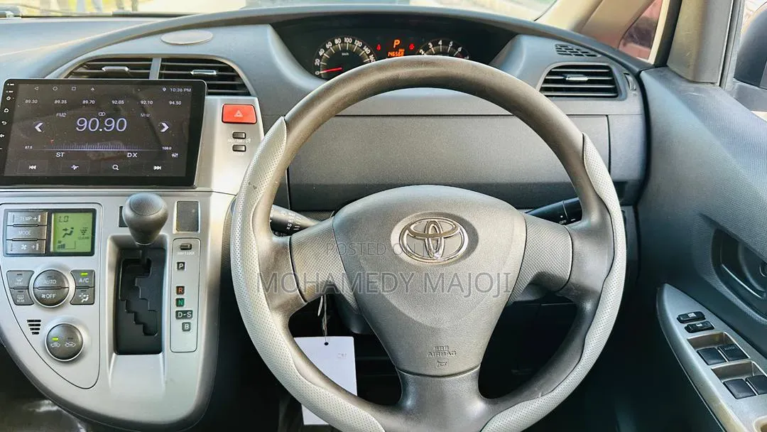 Toyota Ractis 2008 Silver