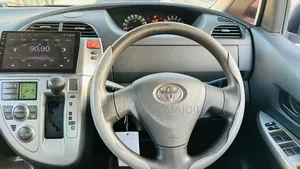 Toyota Ractis 2008 Silver
