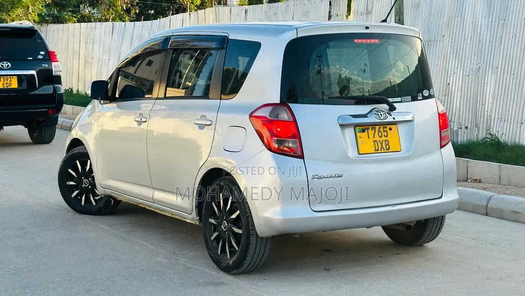 Toyota Ractis 2008 Silver
