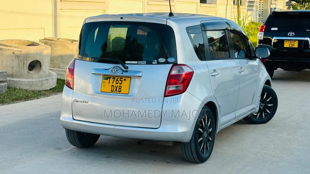 Toyota Ractis 2008 Silver