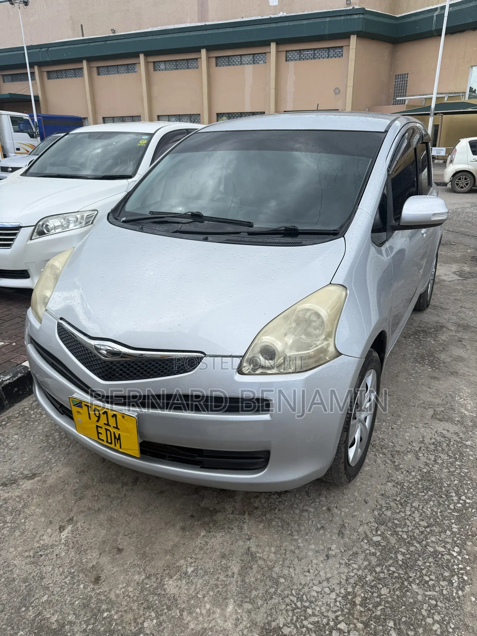 Toyota Ractis 1.3 FWD 2008 Silver