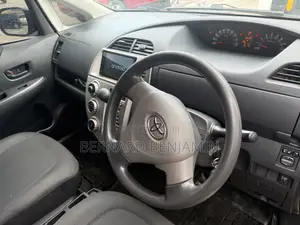Toyota Ractis 1.3 FWD 2008 Silver