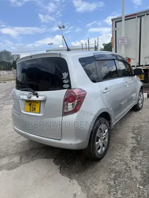 Toyota Ractis 1.3 FWD 2008 Silver