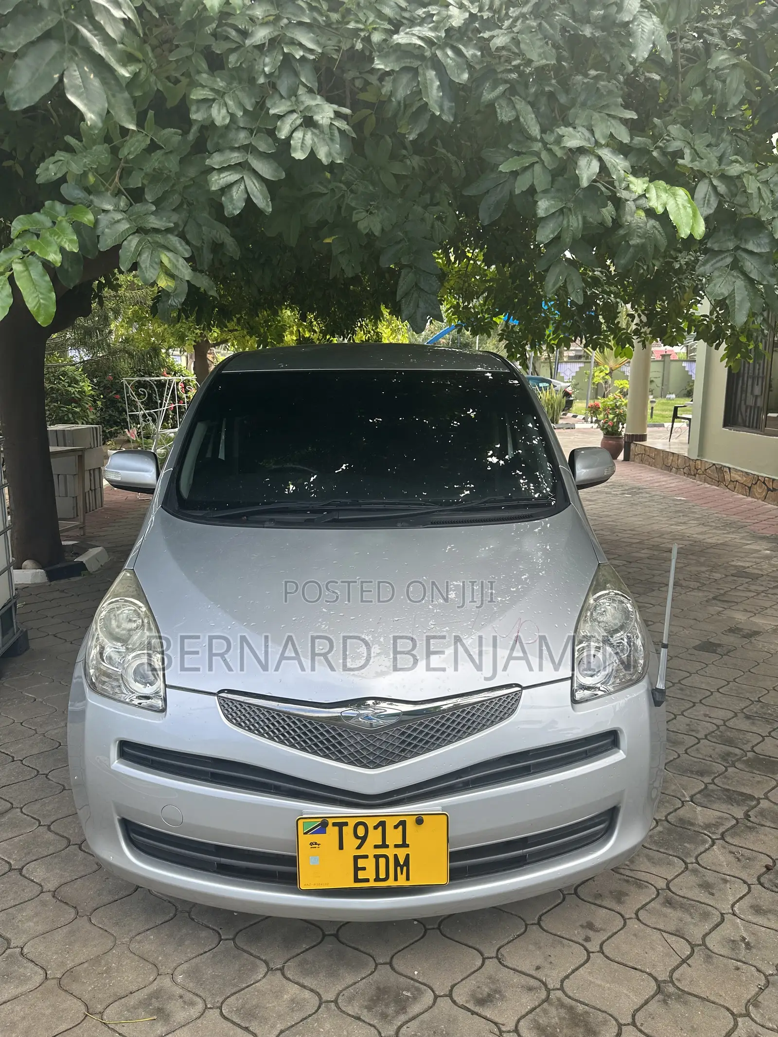 Toyota Ractis 1.3 FWD 2008 Silver