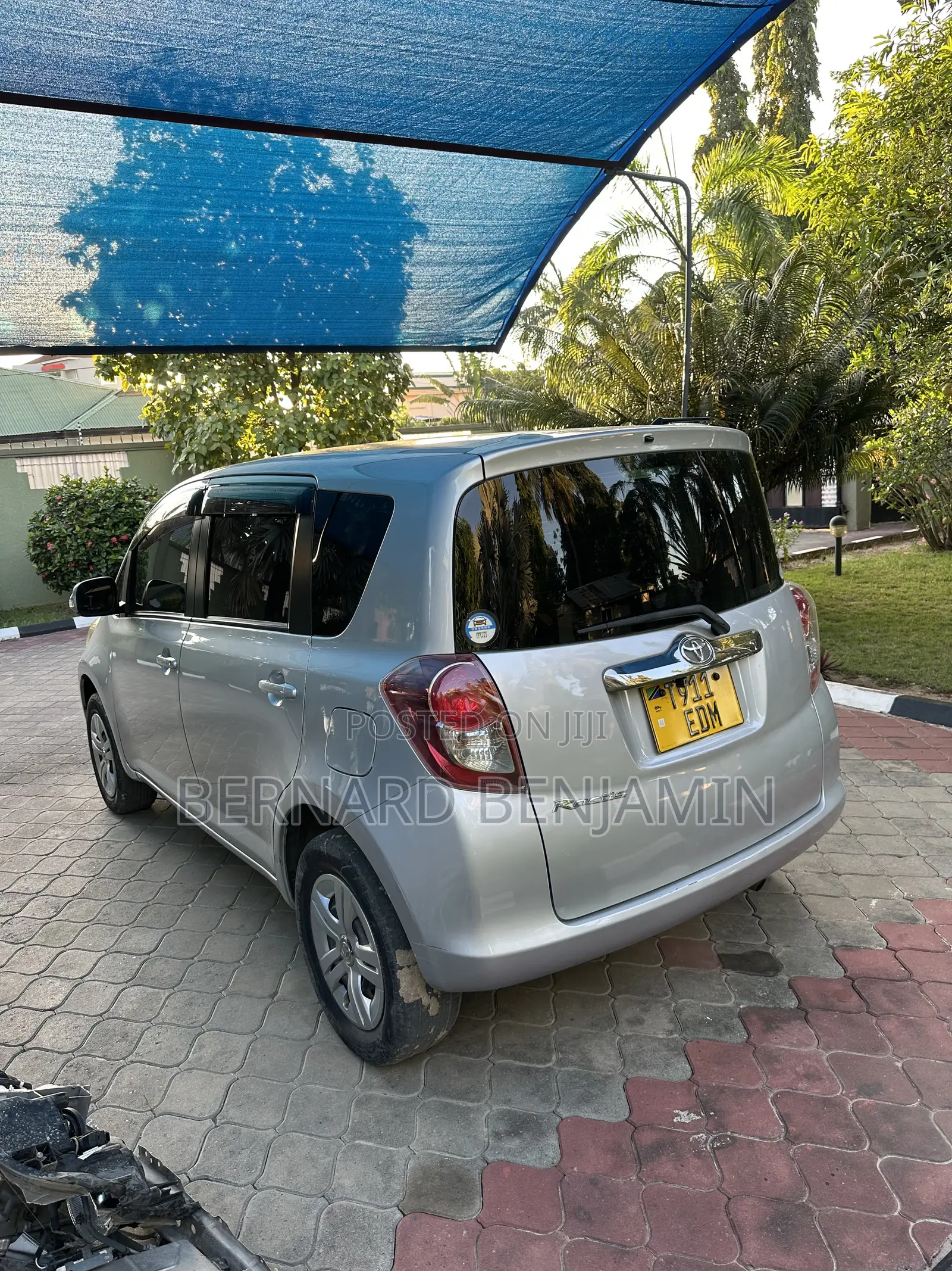 Toyota Ractis 1.3 FWD 2008 Silver