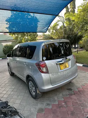 Toyota Ractis 1.3 FWD 2008 Silver