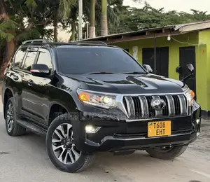 Toyota Land Cruiser Prado 2022 Black
