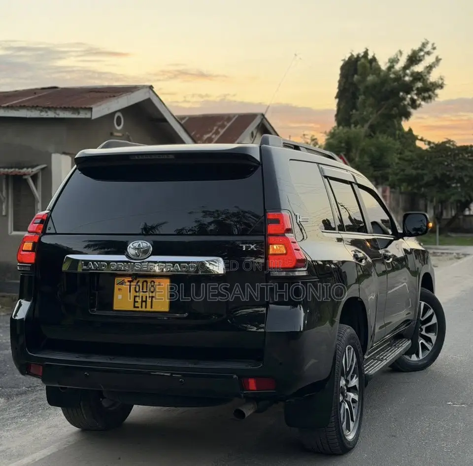 Toyota Land Cruiser Prado 2022 Black