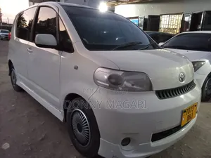 Toyota Porte 2005 White