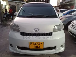Toyota Porte 2005 White