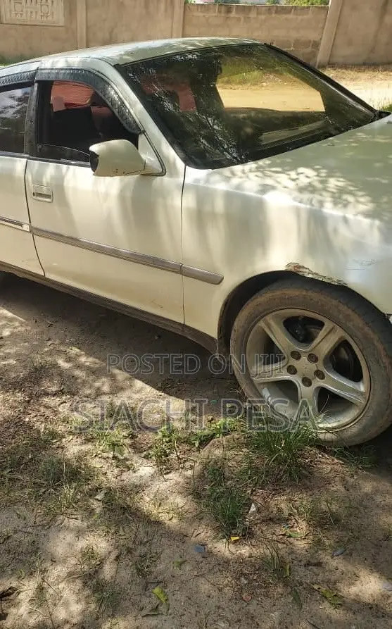 Toyota Cresta 2001 White
