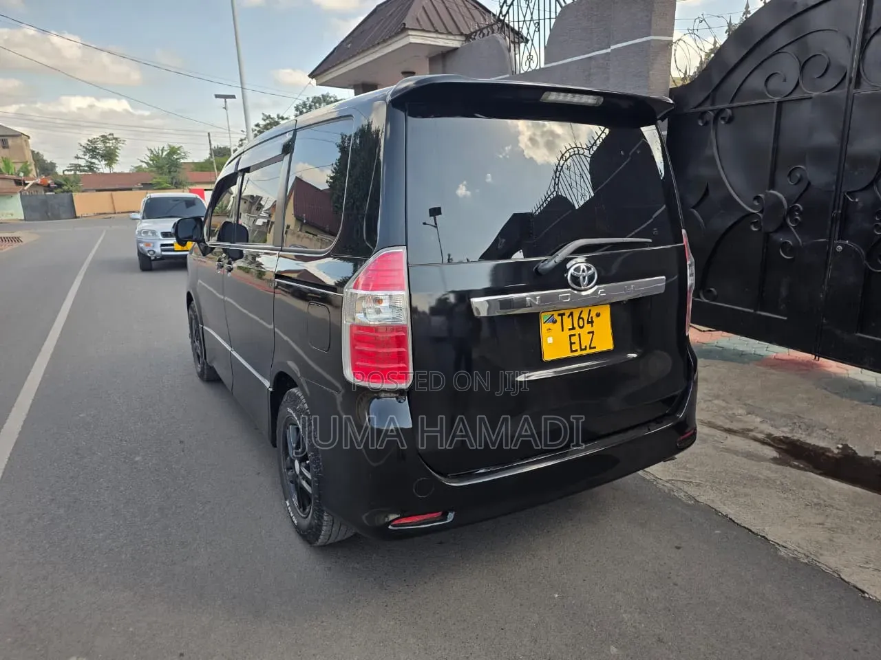 Toyota Noah 2010 Black