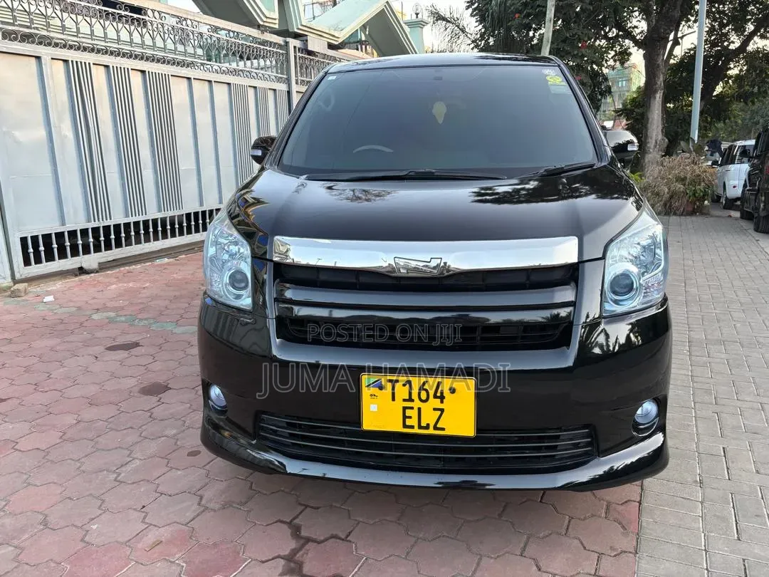 Toyota Noah 2010 Black