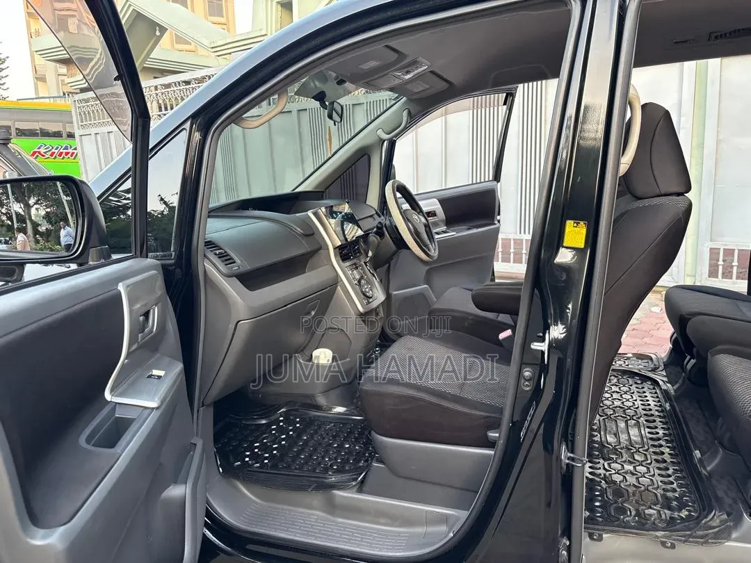 Toyota Noah 2010 Black