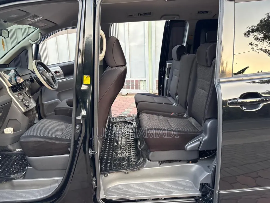 Toyota Noah 2010 Black