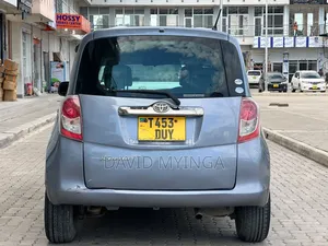 Toyota Ractis 2010 Blue