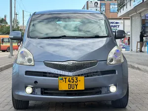 Toyota Ractis 2010 Blue