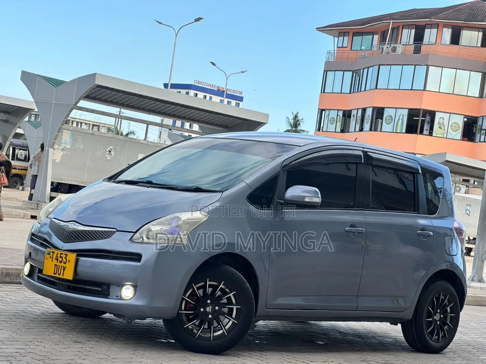 Toyota Ractis 2010 Blue