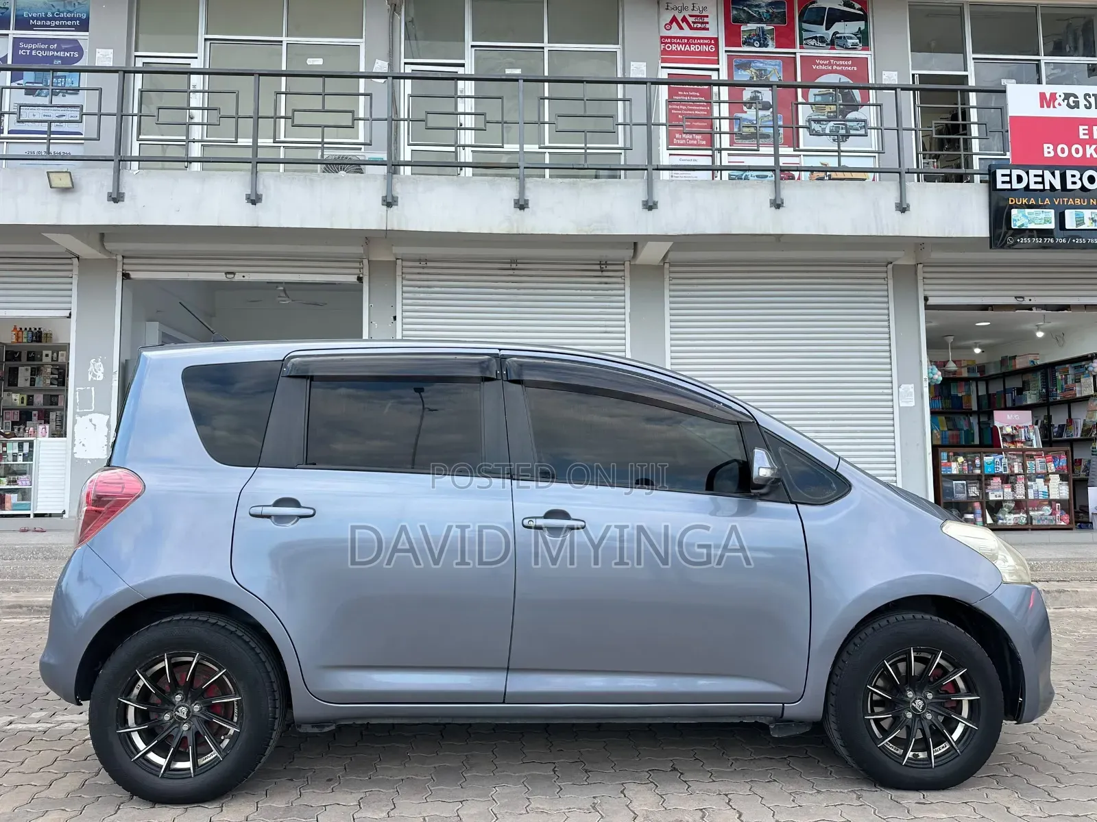 Toyota Ractis 2010 Blue
