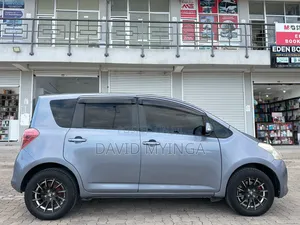Toyota Ractis 2010 Blue