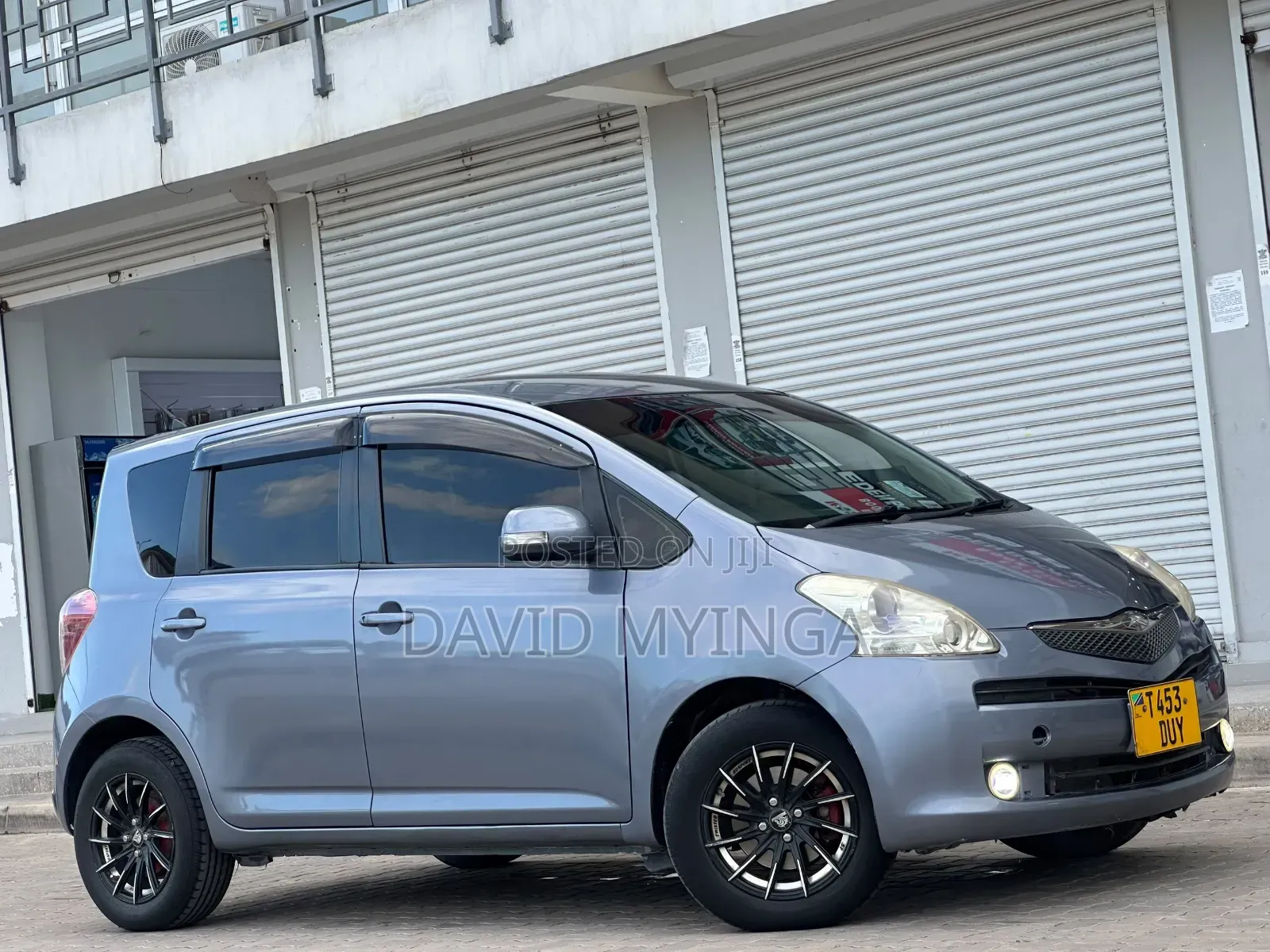 Toyota Ractis 2010 Blue