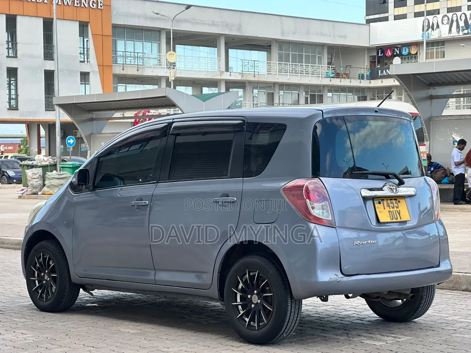 Toyota Ractis 2010 Blue