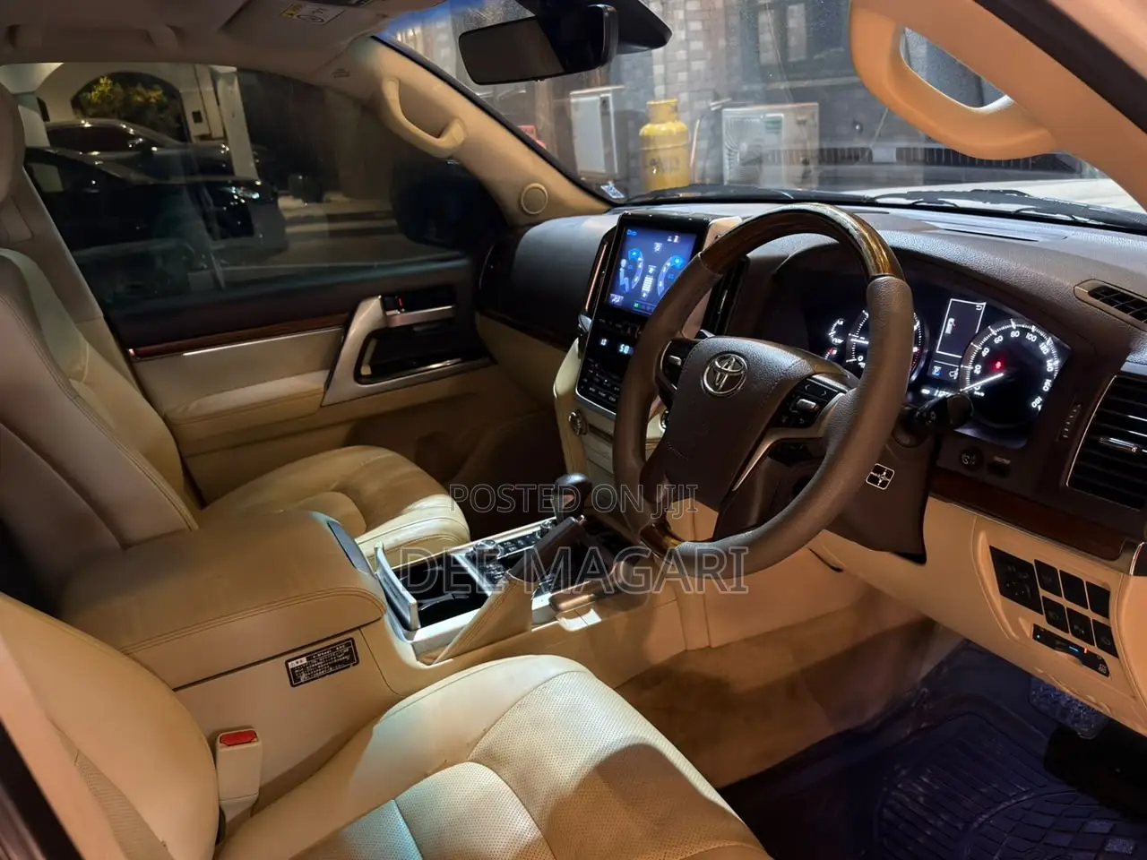 Toyota Land Cruiser 2016 White