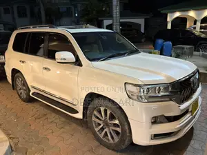 Toyota Land Cruiser 2016 White