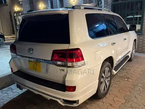 Toyota Land Cruiser 2016 White