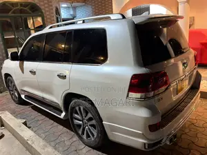 Toyota Land Cruiser 2016 White