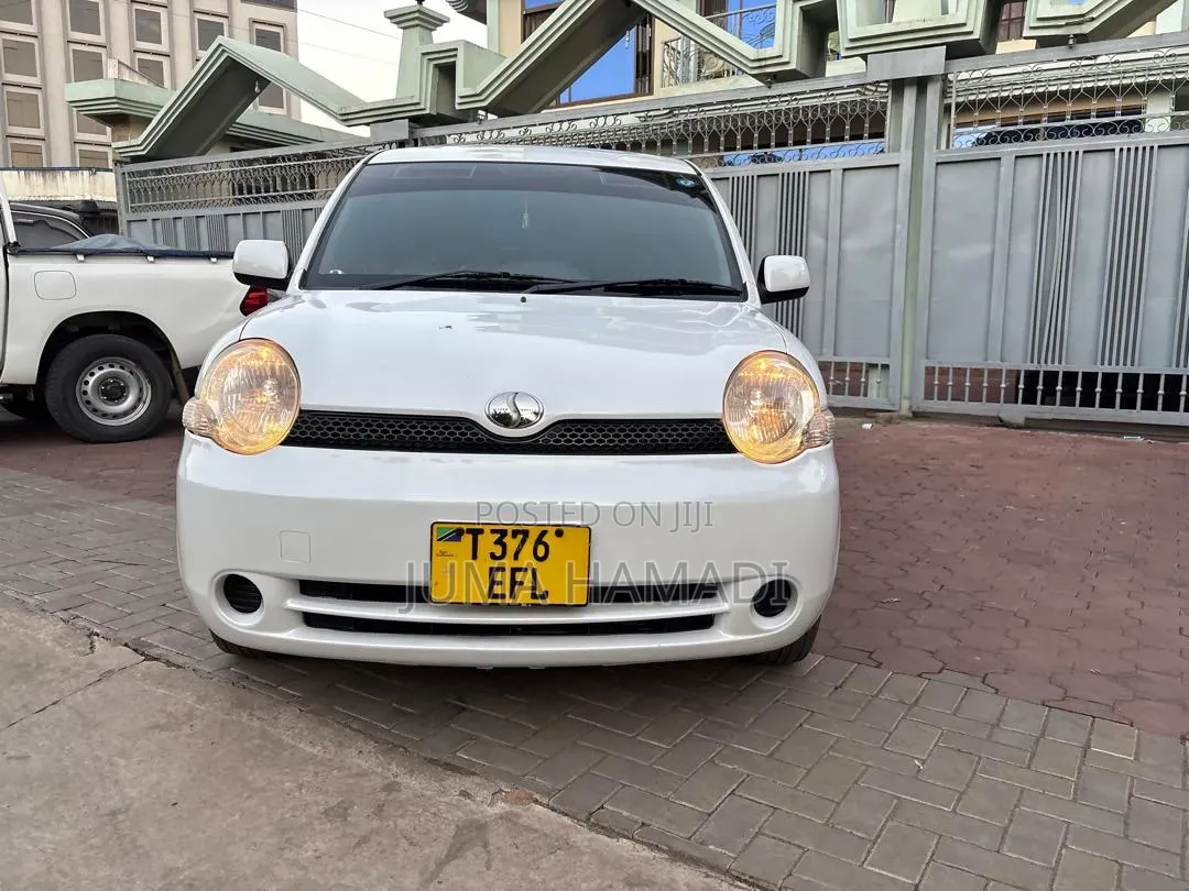 Toyota Sienta 2005 White