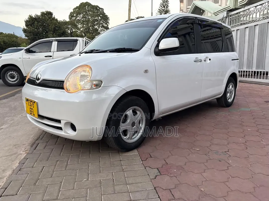 Toyota Sienta 2005 White