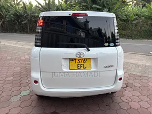 Toyota Sienta 2005 White