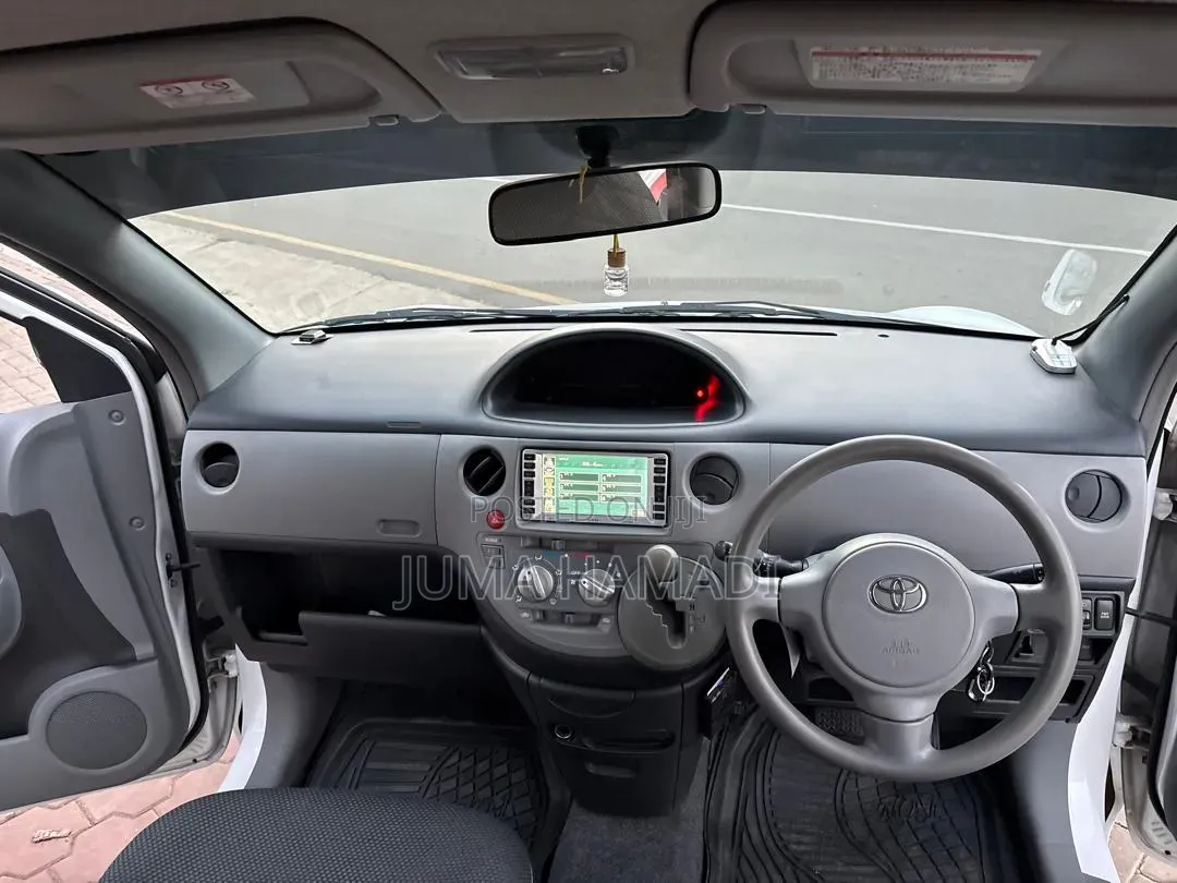 Toyota Sienta 2005 White