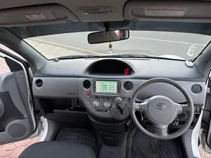 Toyota Sienta 2005 White
