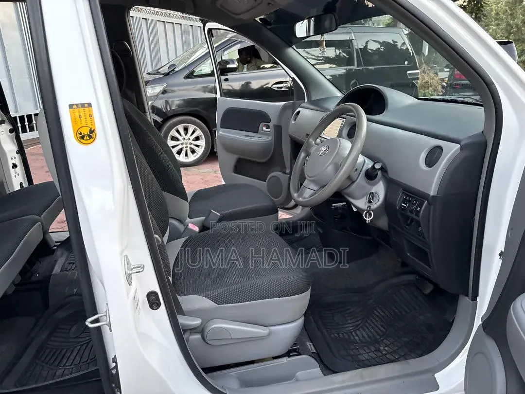 Toyota Sienta 2005 White
