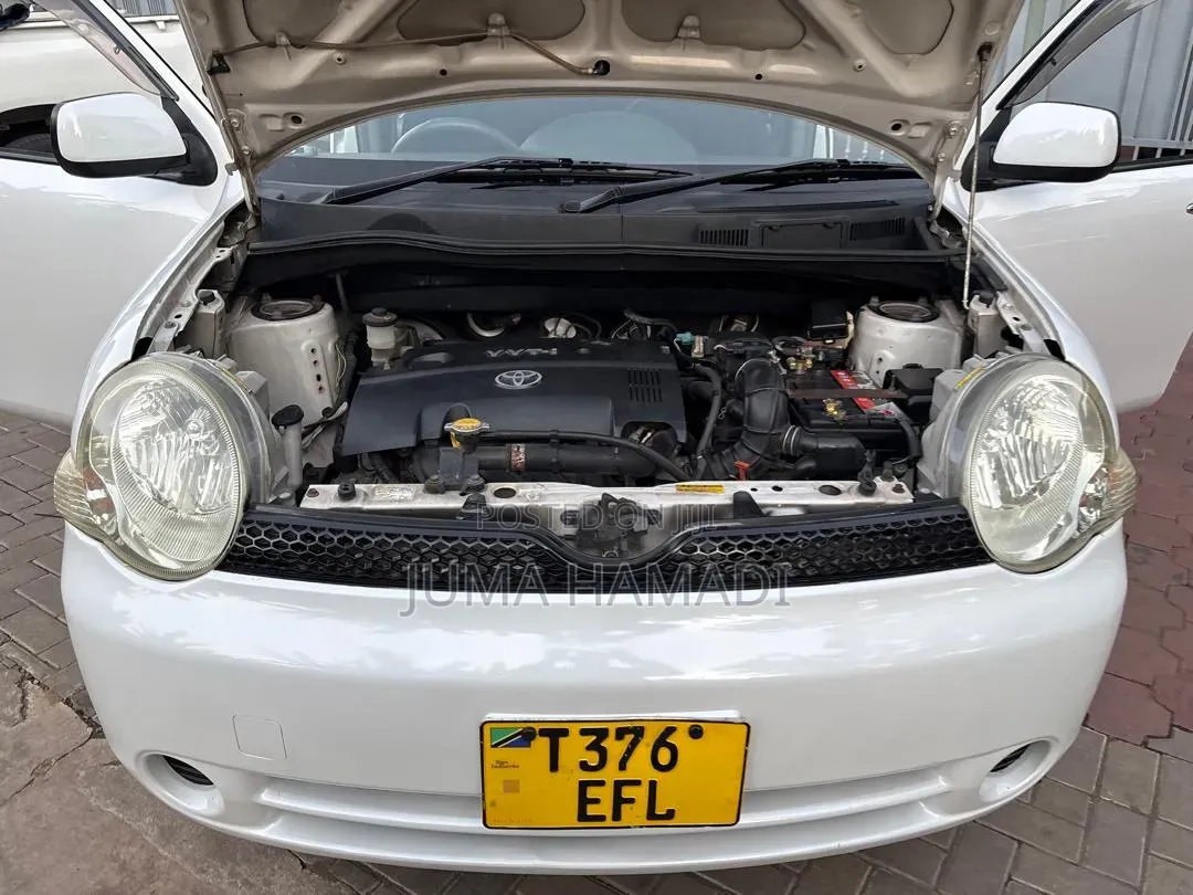 Toyota Sienta 2005 White