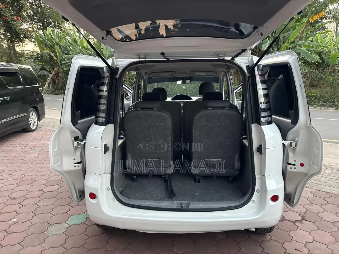 Toyota Sienta 2005 White