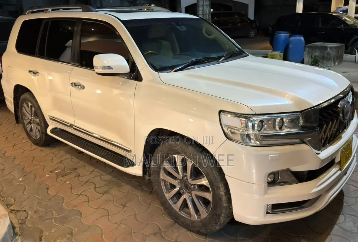 Toyota Land Cruiser 2016 White