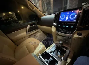 Toyota Land Cruiser 2016 White