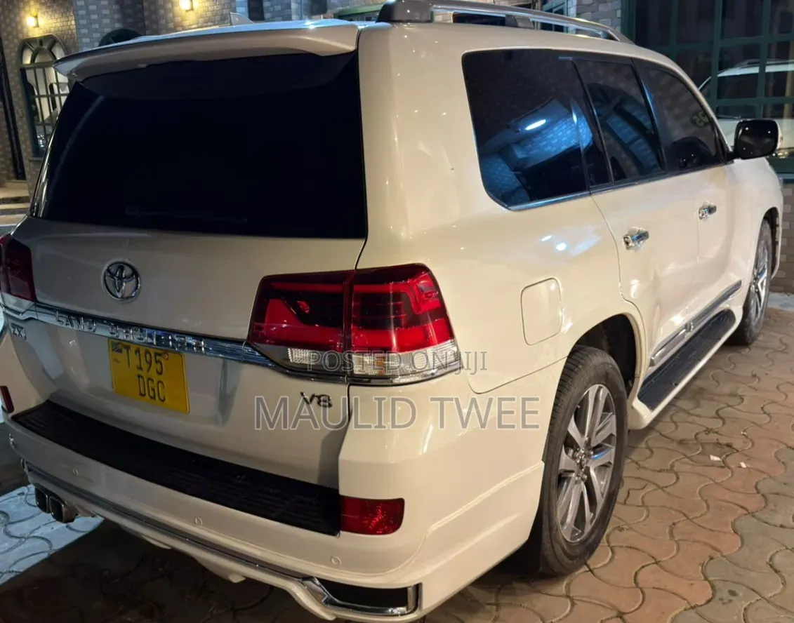Toyota Land Cruiser 2016 White