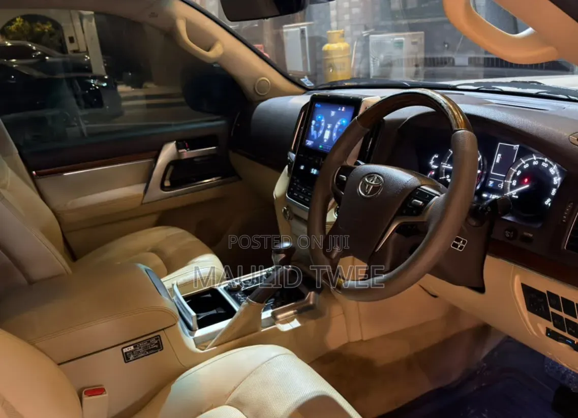 Toyota Land Cruiser 2016 White