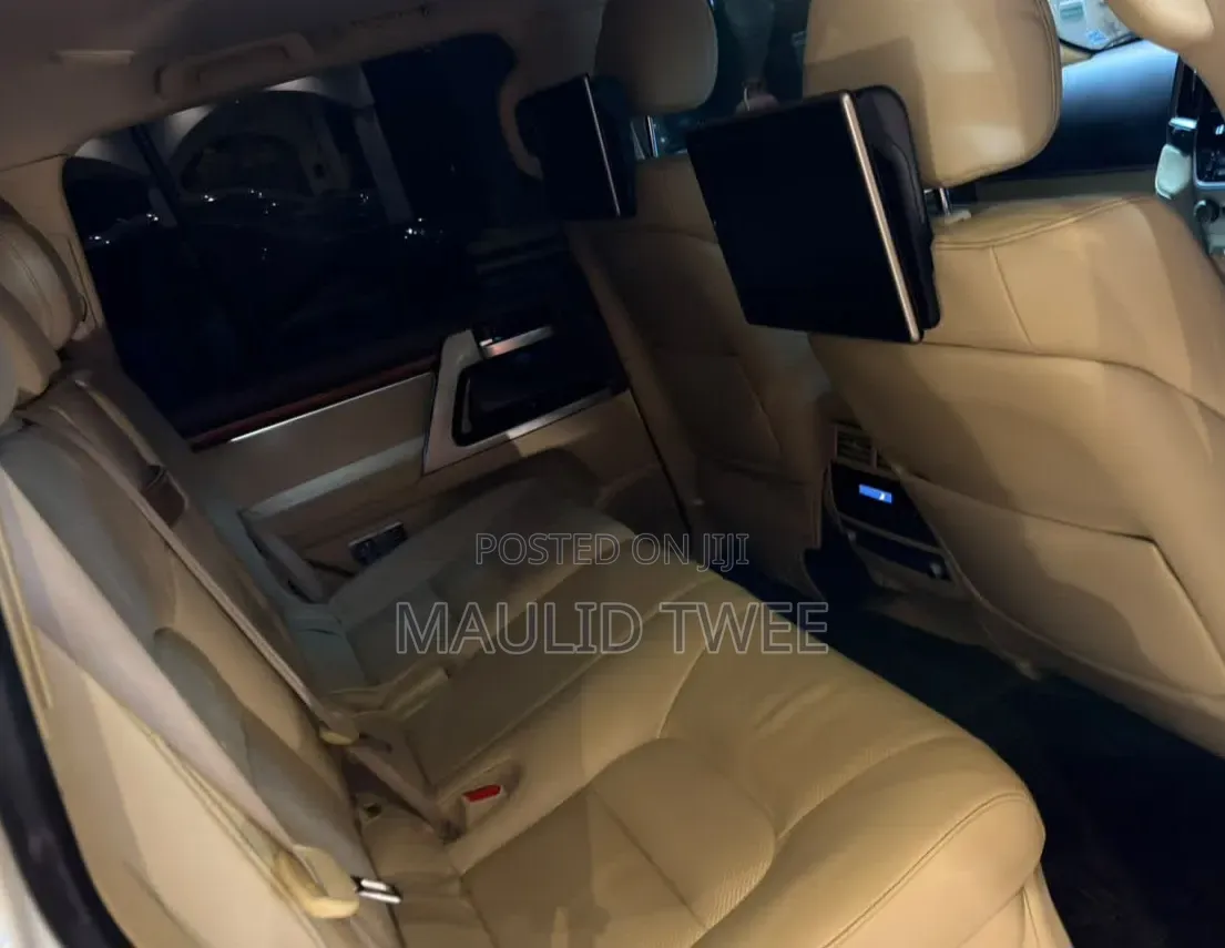 Toyota Land Cruiser 2016 White