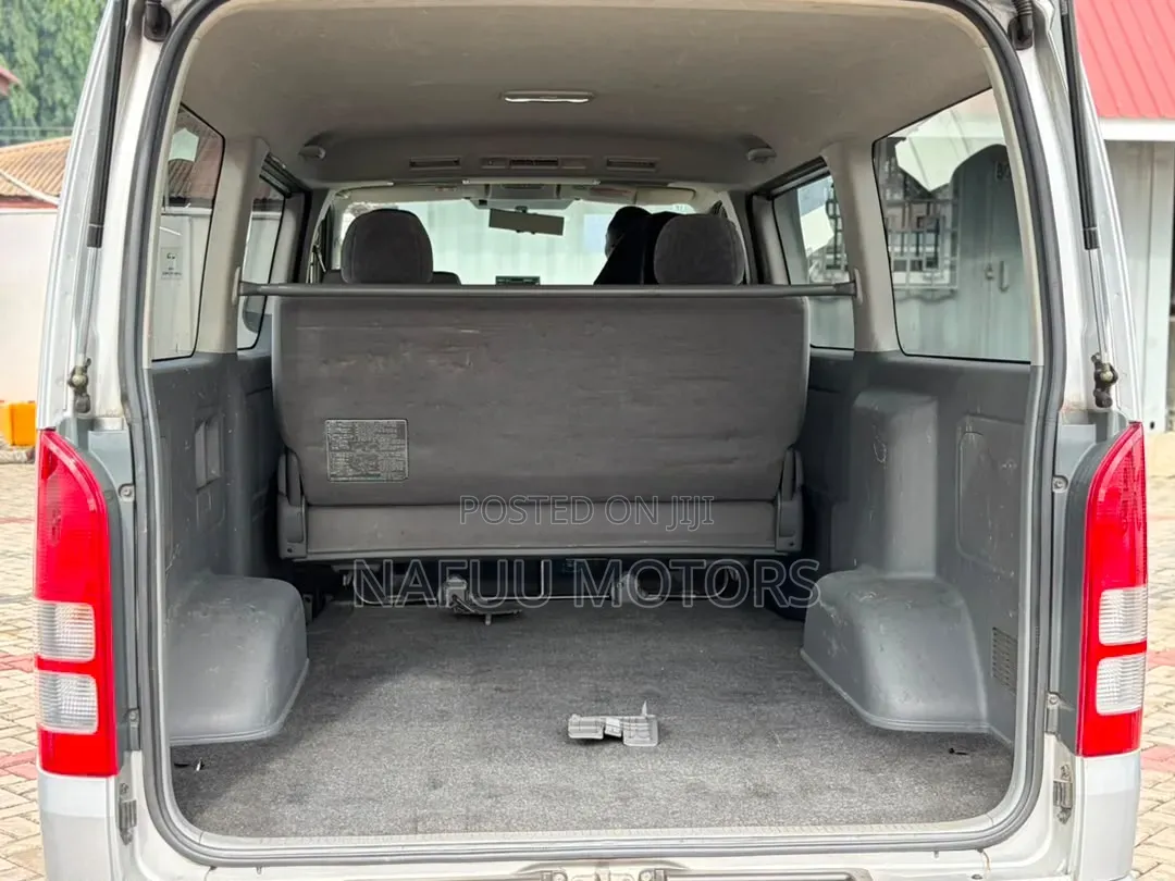 Toyota HiAce 2005 Grey