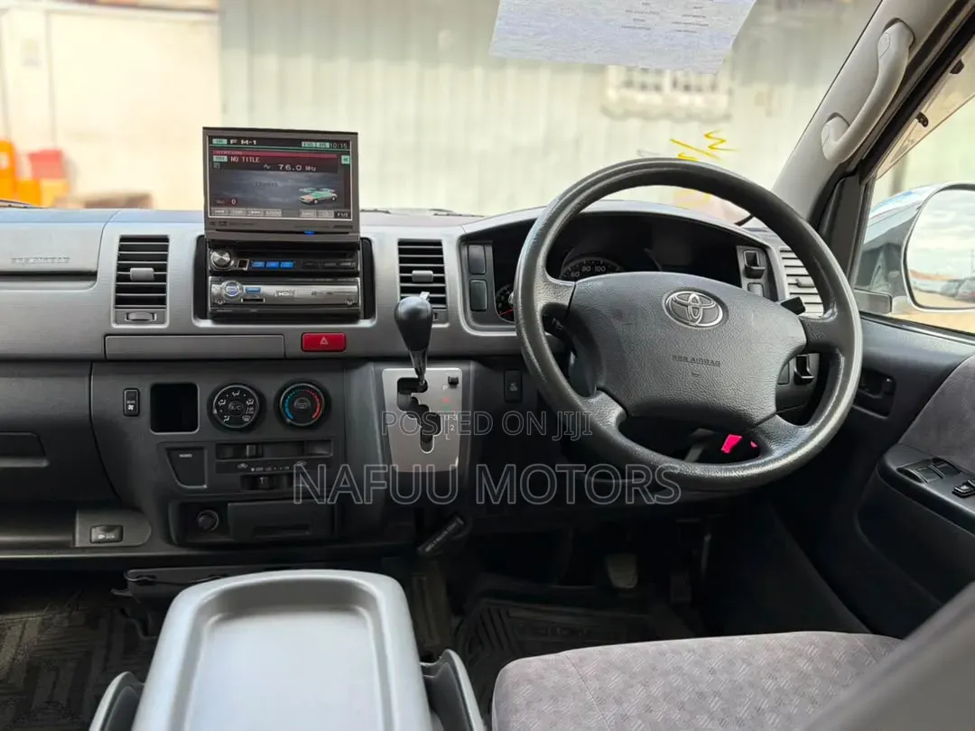 Toyota HiAce 2005 Grey