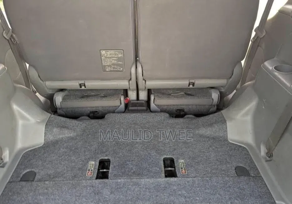 Toyota Sienta 2010 Gray