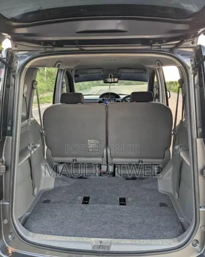 Toyota Sienta 2010 Gray