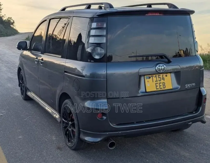 Toyota Sienta 2010 Gray