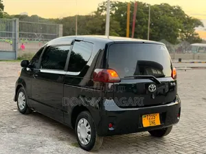 Toyota Porte 2004 Black